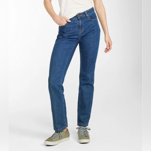Women's L.L. Bean Jeans Classic Fit High Rise Slim Leg Jeans Size 2 - Picture 2 of 12